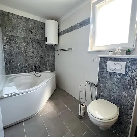 Korana Apartman Póla